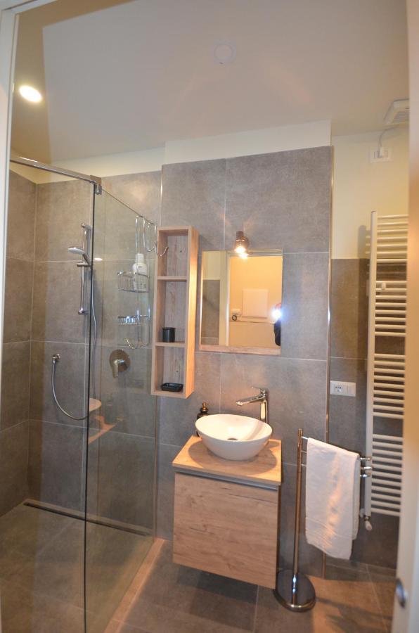 Vila Varennahouse Aston Apt Exteriér fotografie